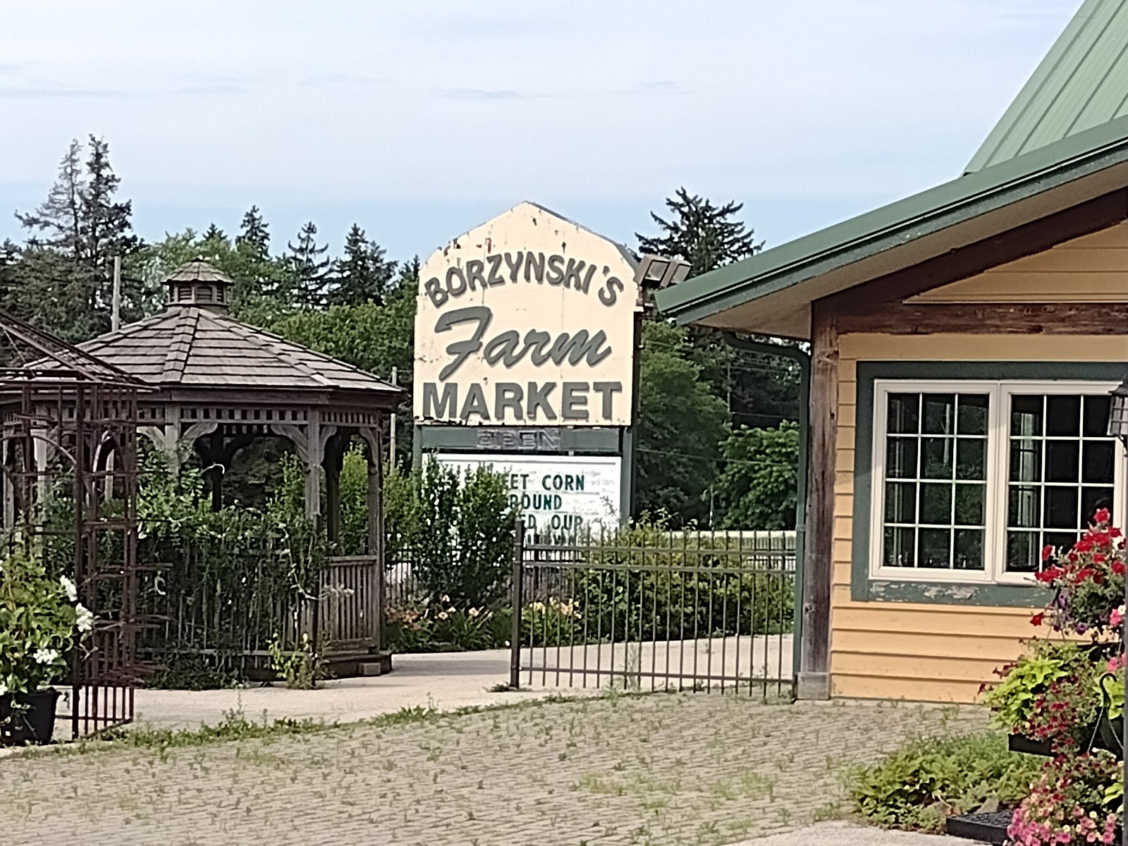 Borzynski Farms - Greenhouses