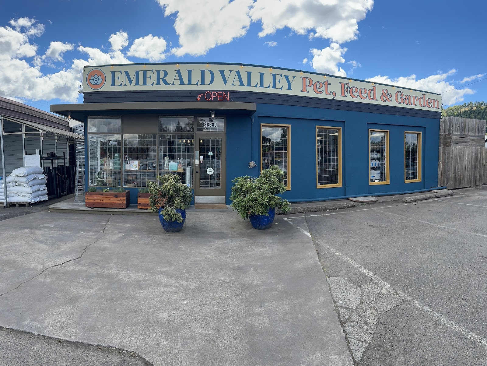 Emerald Valley Pet, Feed & Garden